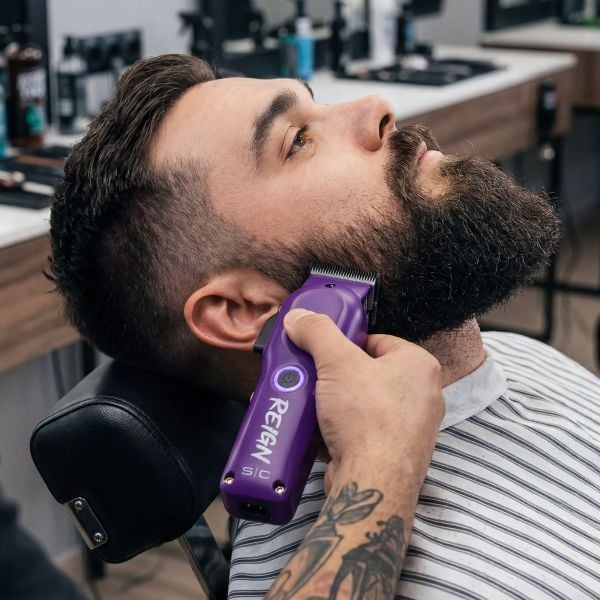 Reign Professional Hair Clipper with EON Digital Brushless Motor - Image 2
